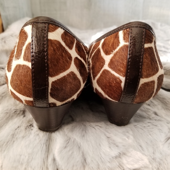 Michael Kors Beverly Demi Wedge Cow Hair Giraffe Print Peep Toe Slip-On Sz 9 - Picture 7 of 14